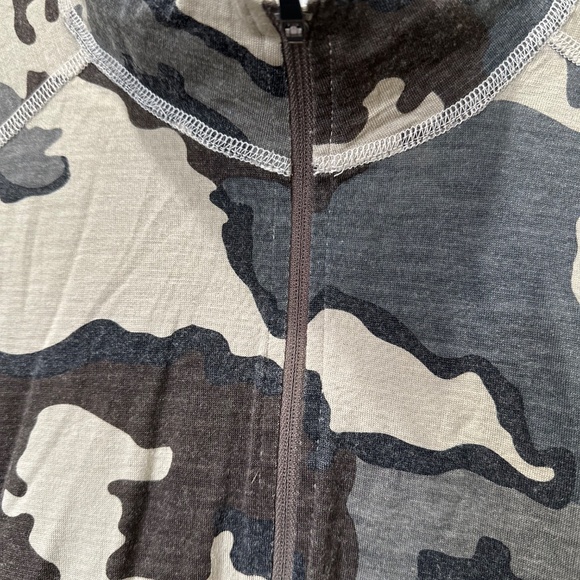 Kuiu Gear Lightweight Summer Hunt - Picture 4 of 15